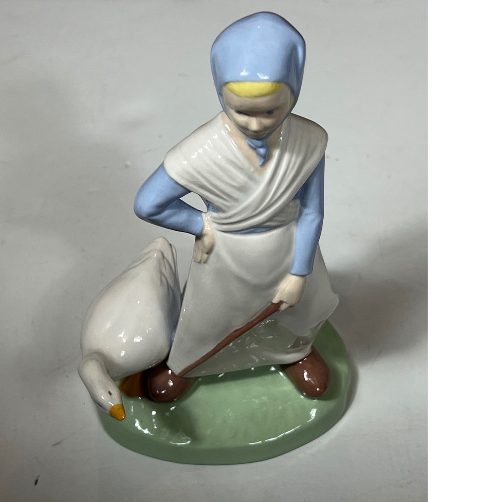 Vintage Porcelain‎ Figurine Girl with Goose Shepherdess Farmhouse Decor - Picture 2 of 6